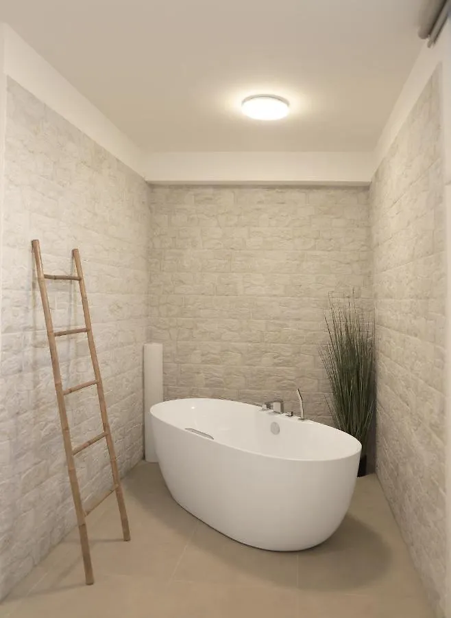 Apartments Terra Sun With Private Pool Or Jacuzzi Njivice 0*,