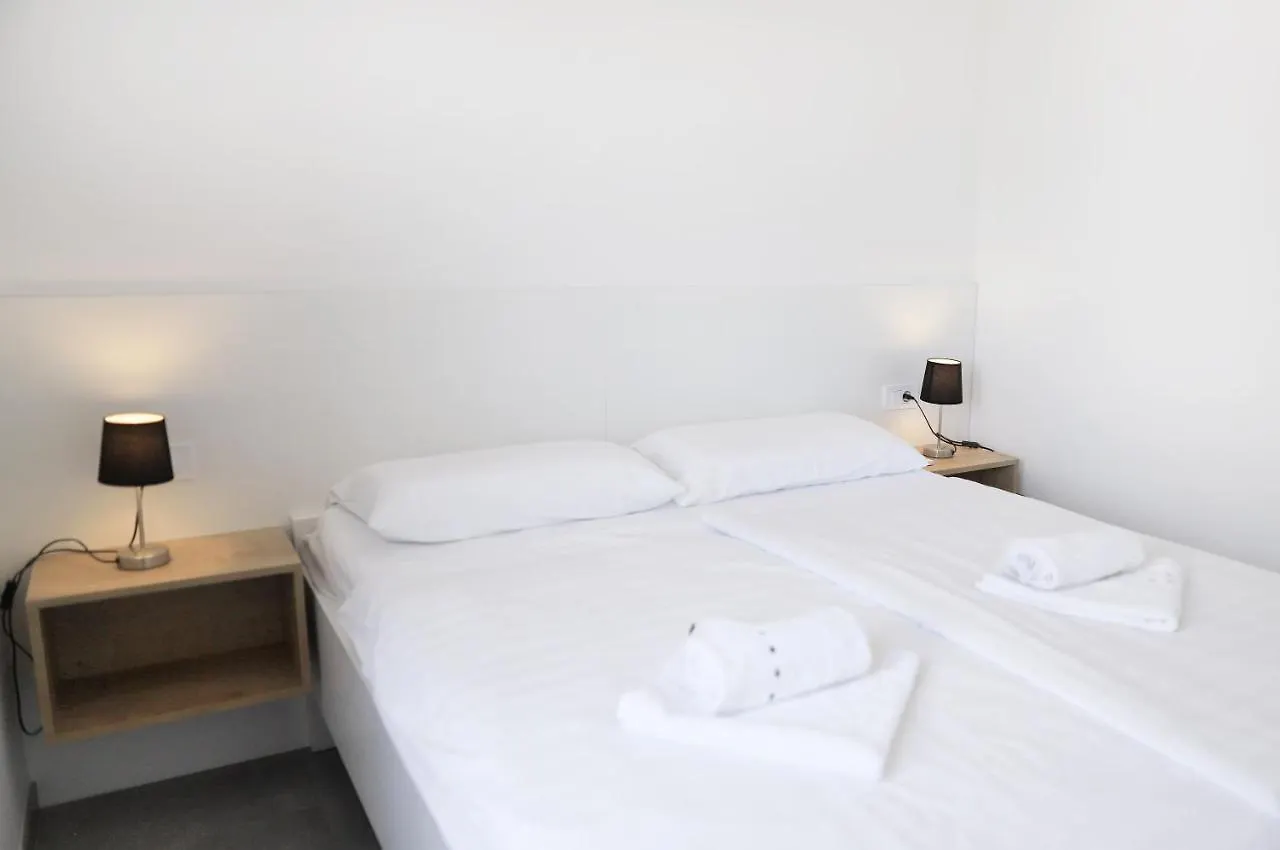 Apartments Terra Sun With Private Pool Or Jacuzzi Njivice