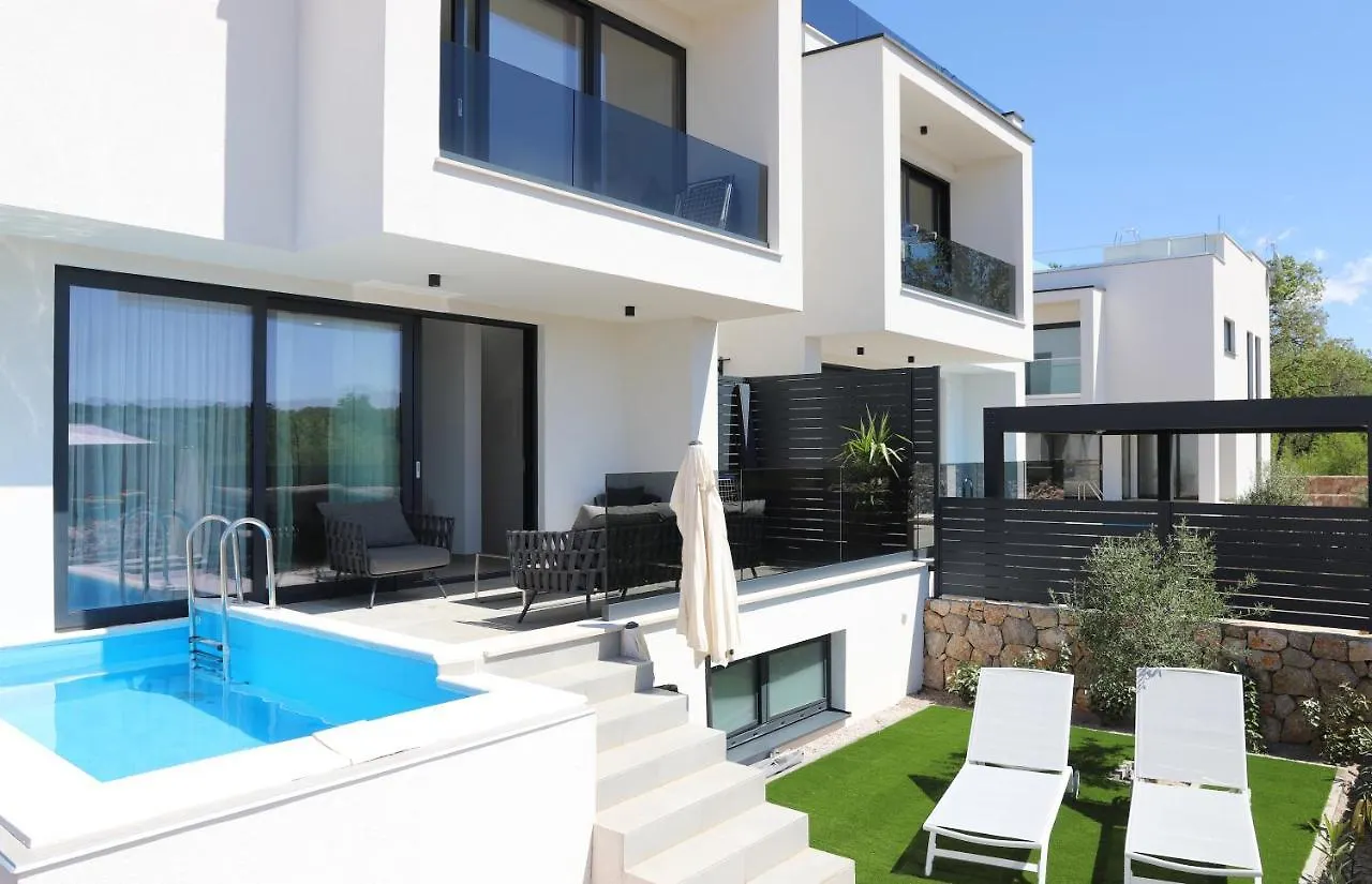 Apartments Terra Sun With Private Pool Or Jacuzzi Njivice Croatia