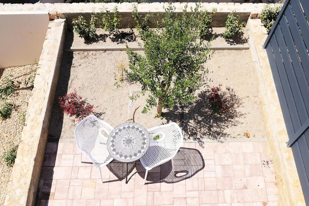 Apartments Terra Sun With Private Pool Or Jacuzzi Njivice Croatia