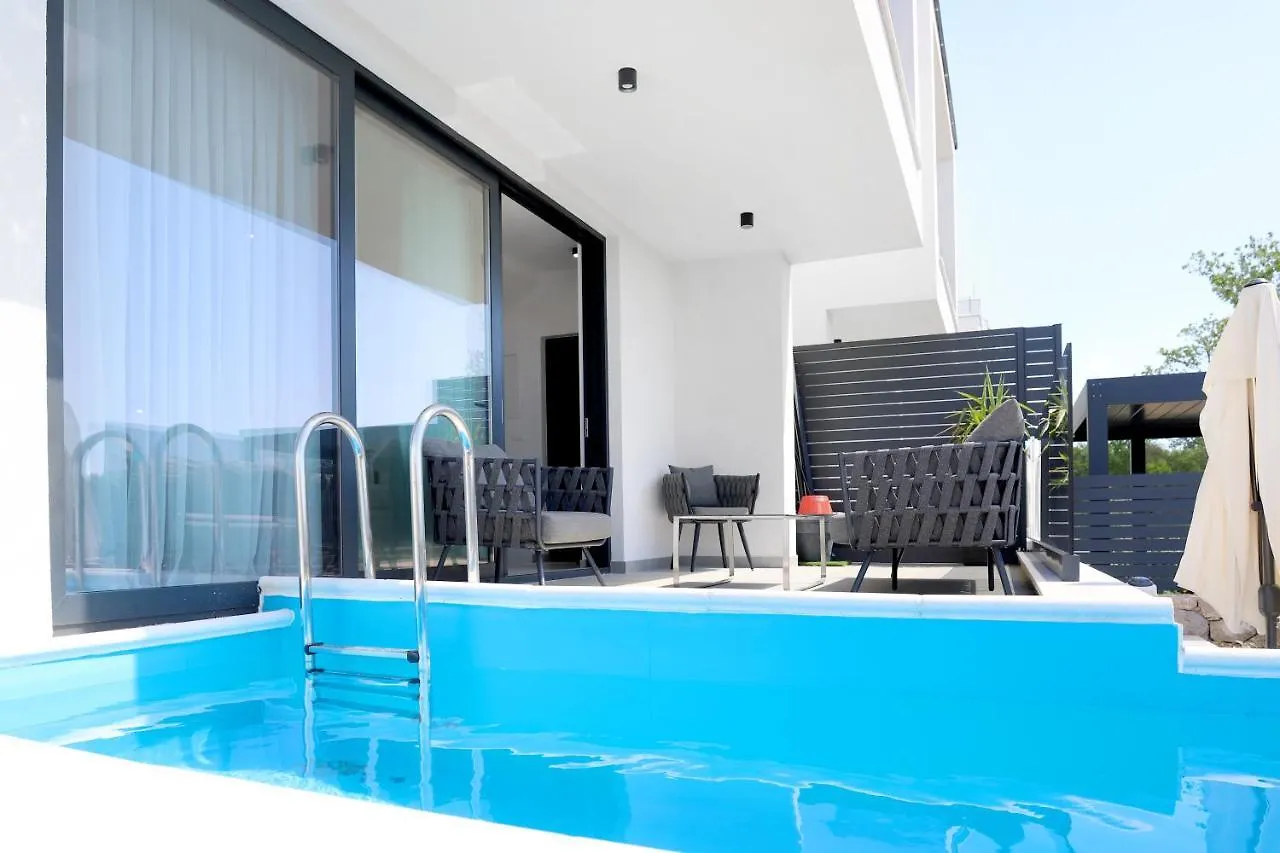 Apartments Terra Sun With Private Pool Or Jacuzzi Njivice