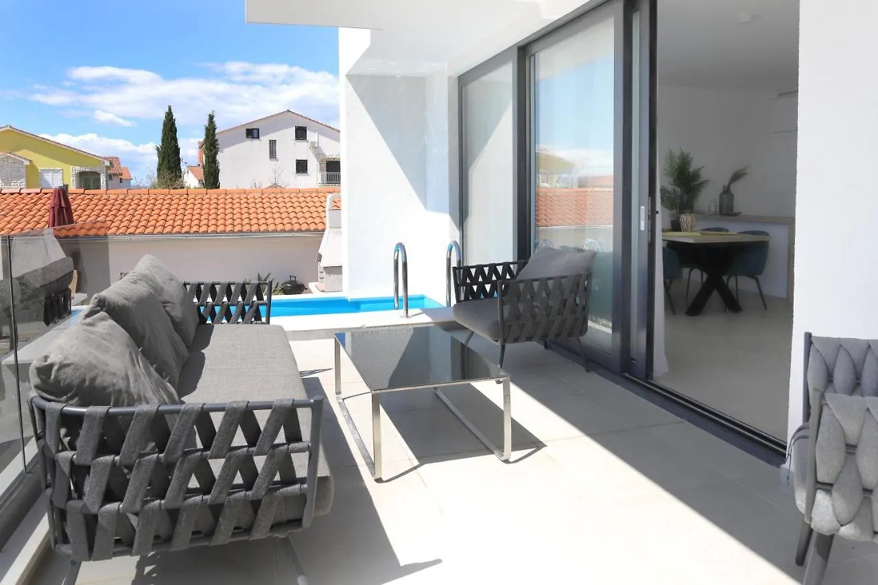 Apartments Terra Sun With Private Pool Or Jacuzzi Njivice