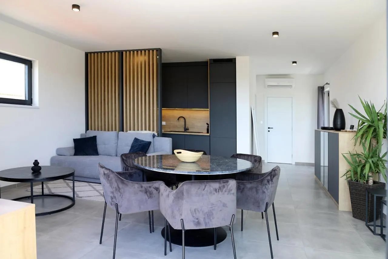Apartments Terra Sun With Private Pool Or Jacuzzi ニヴィーチェ 0*,  クロアチア